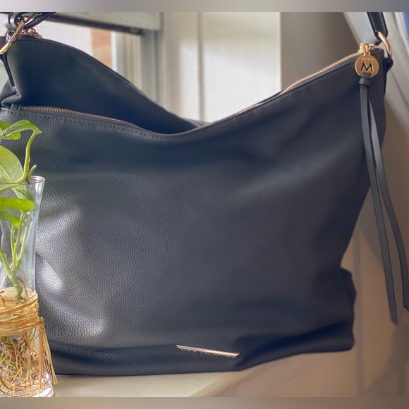 Mia K. Collection Handbag - Picture 1 of 7